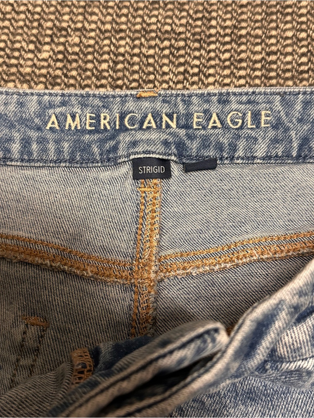 American Eagle Light Wash High-Rise Mom Jeans - Picture 7 of 7